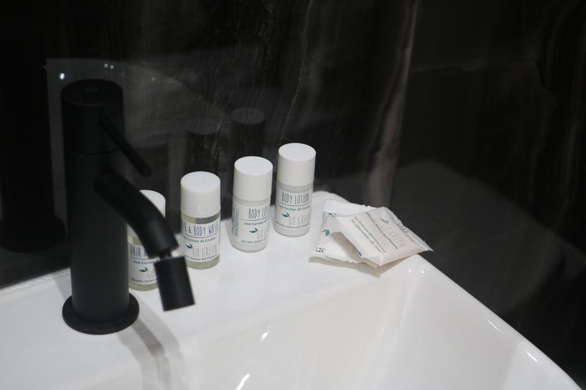 Xcross Suites Basilica San Paolo Rome Extérieur photo